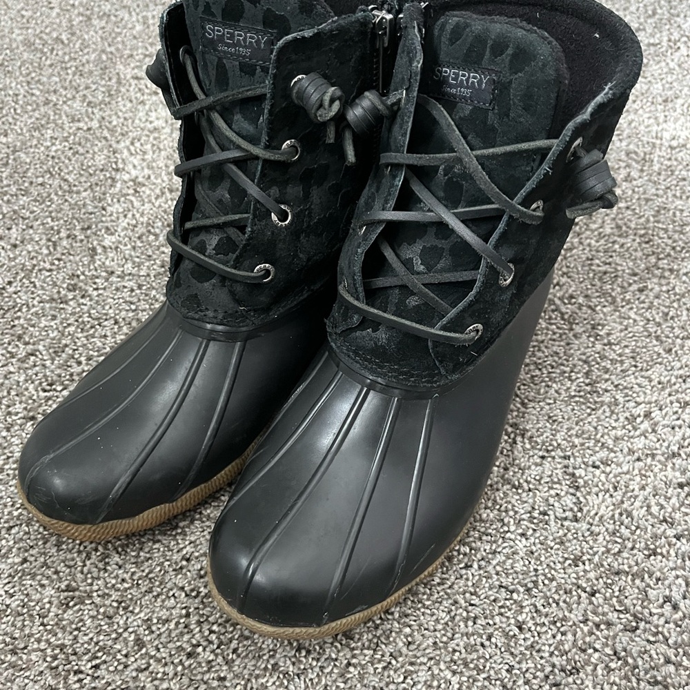 Sperry Women's Black leopard print Boots